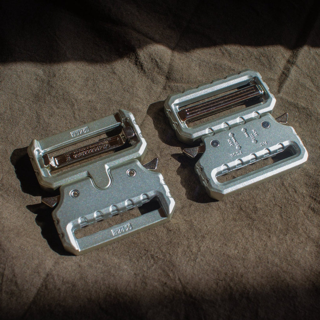 silver metal buckle quick release